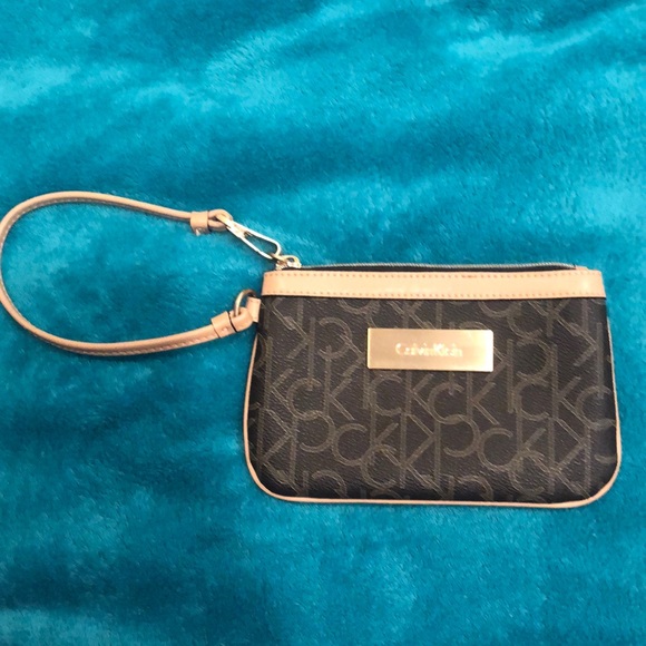Calvin Klein Handbags - Calvin Klein Wristlet
